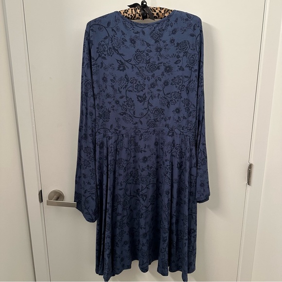 NWOT Torrid Bell Sleeve Skater Dress - Picture 3 of 6